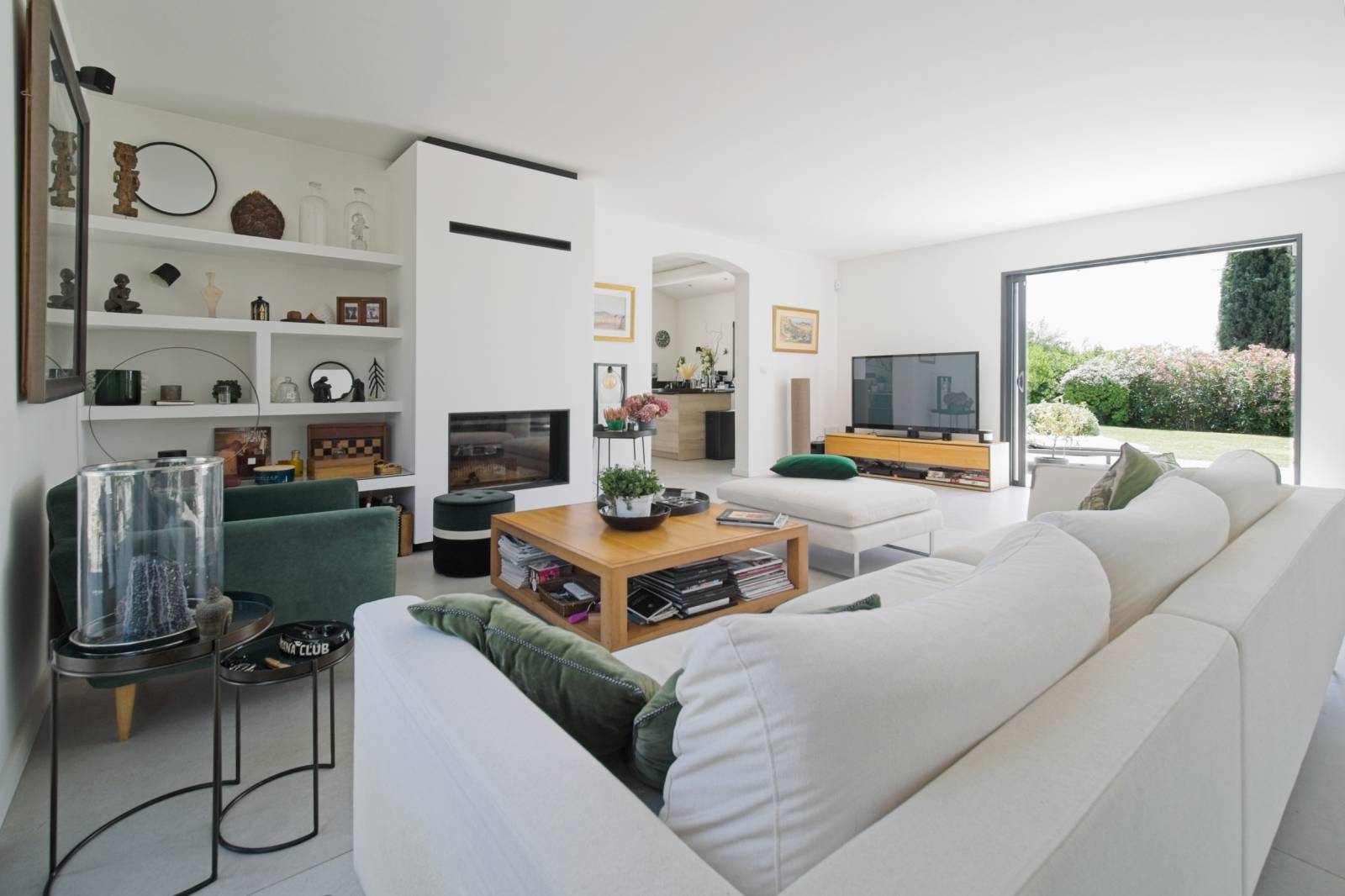 Focus sur le salon et la cheminée