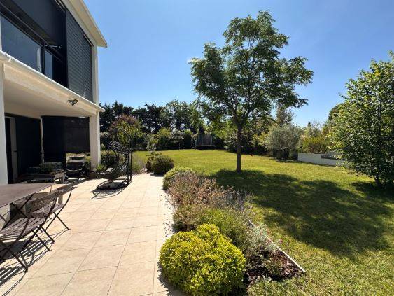 la grande terrasse exposée plein sud