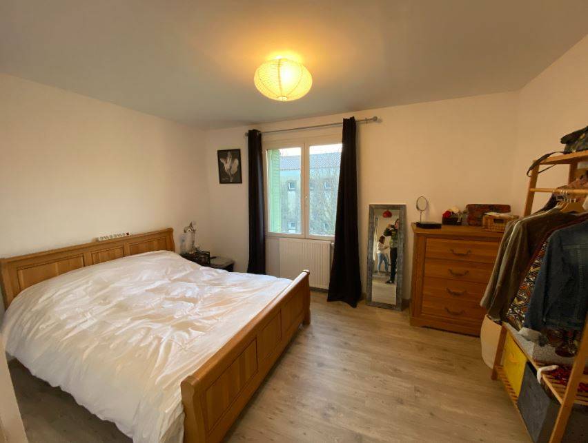 la chambre avec fenetre et sans vis à vis