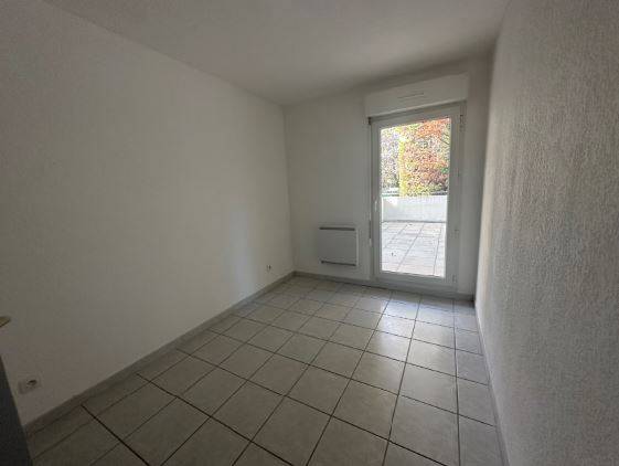 vue de la chambre donnant également sur la terrasse