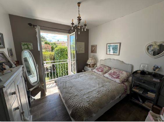 la chambre du rez de chaussée