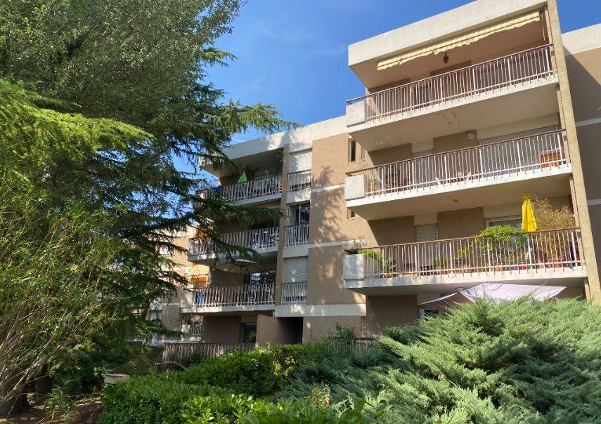 la vue de la façade de l'immeuble