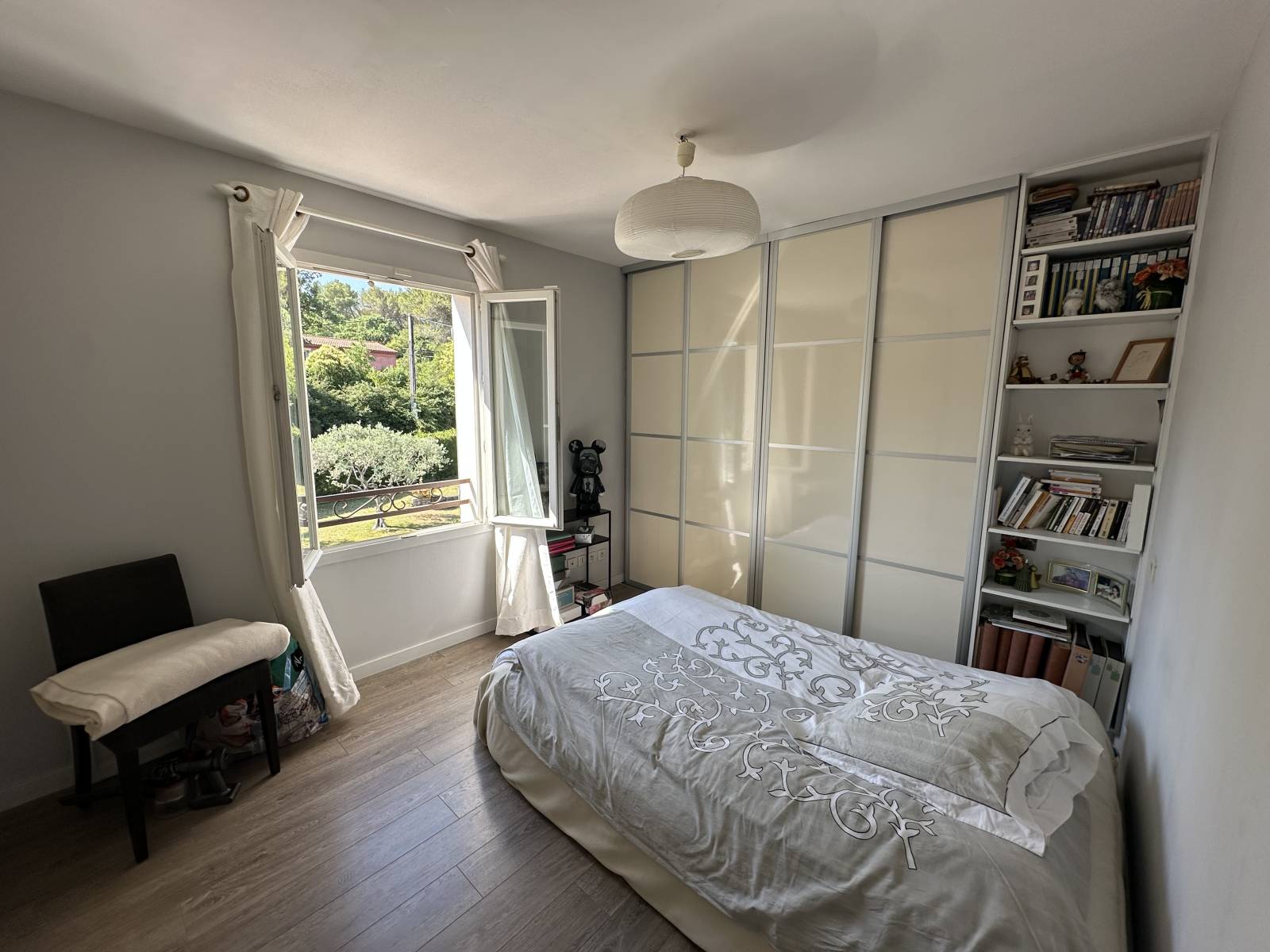 l'autre chambre exposée sud à l'étage