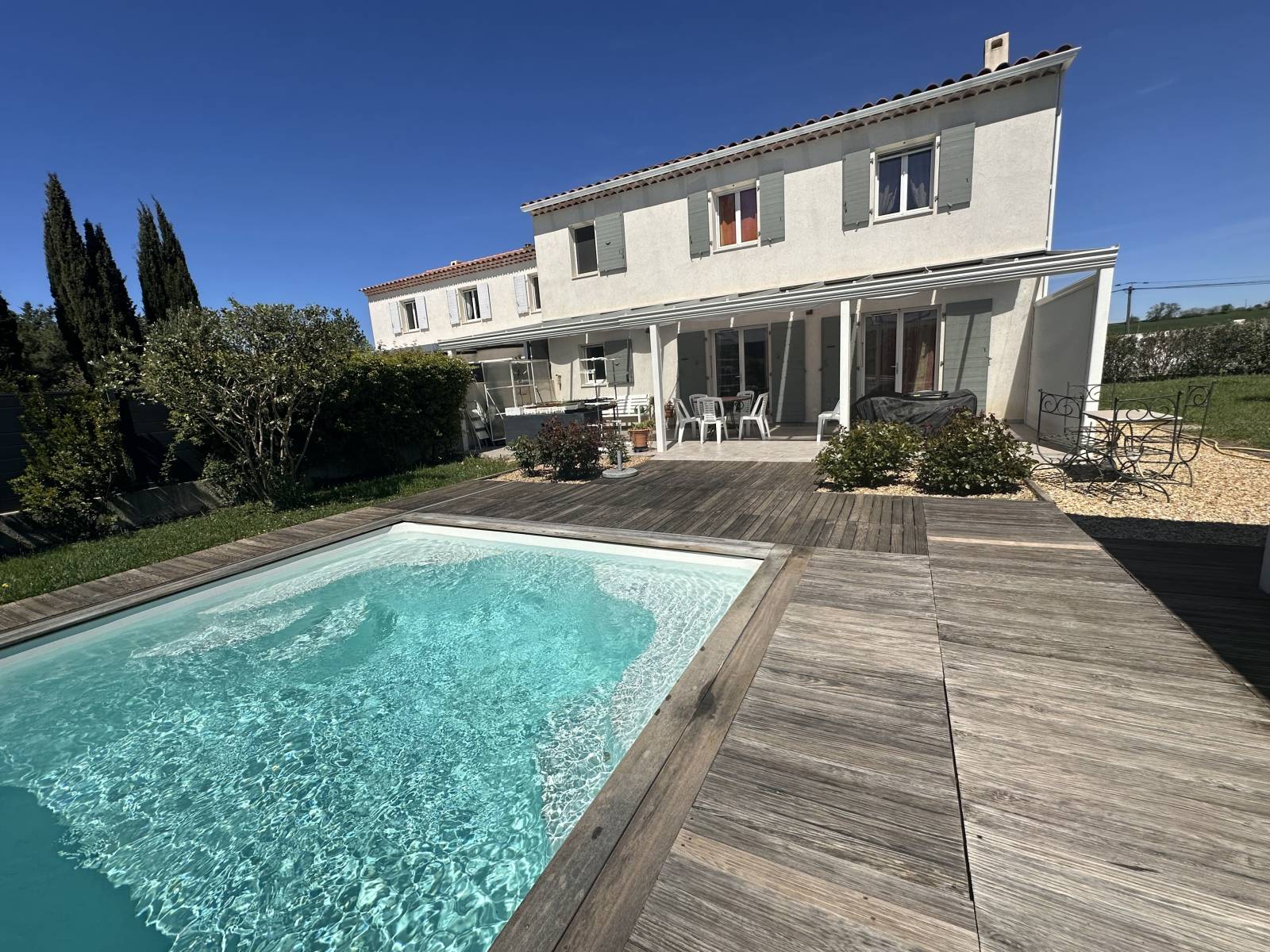 maison récente avec piscine et jardin paysagé à Aix nord