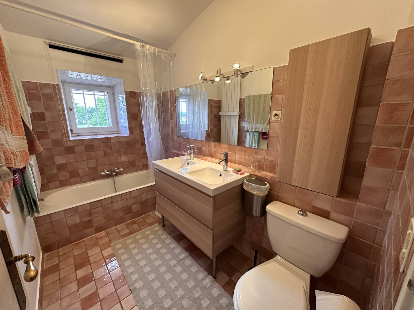 salle de bain étage avec wc