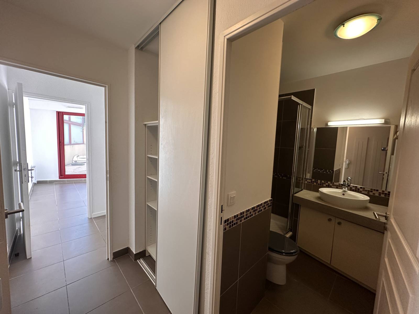 Angle de vue depuis l'entrée du logement