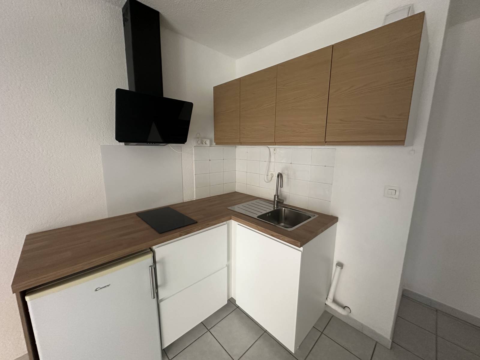 détails de la cuisine entèrement équipée