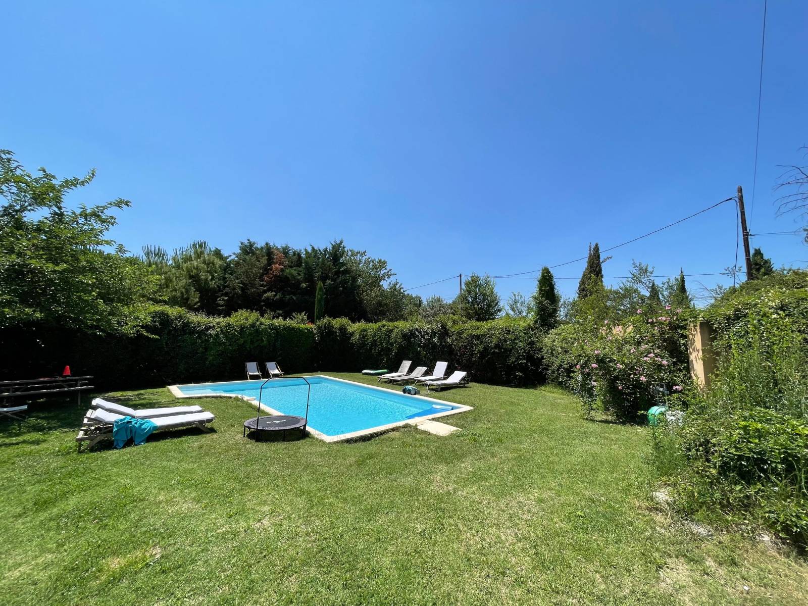 la piscine en eau prête idéale pour la baignade entre amis