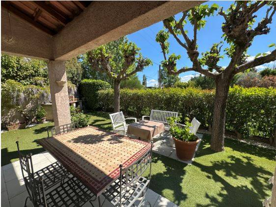 Vue depuis la terrasse en partie couverte