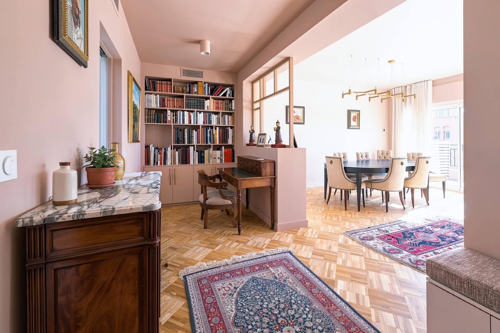 vue sur la partie bureau proche du séjour