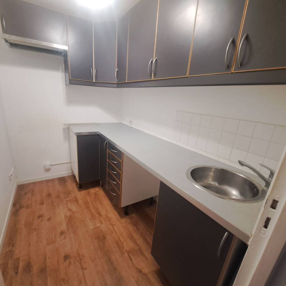 Location Aix La Torse dans résidence au calme appartement de type 2 avec terrasse, cave et parking, libre.