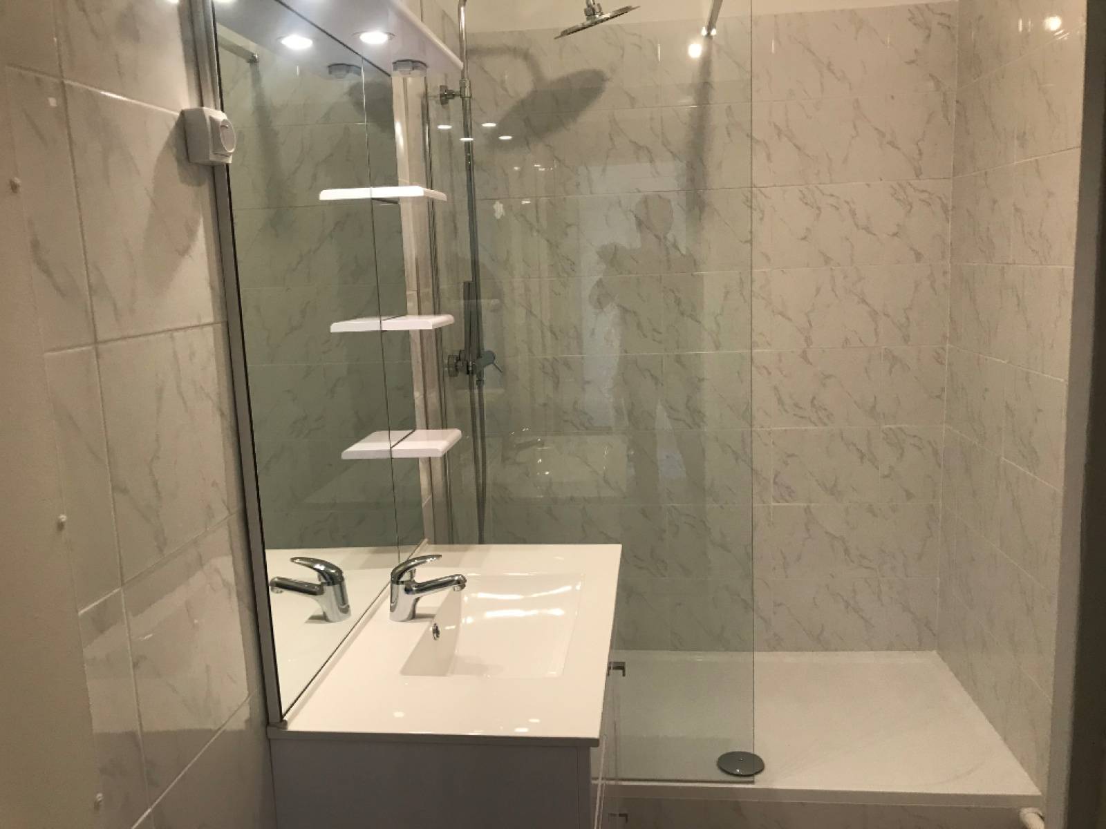 Location Aix proche centre appartement de type 3 avec parking, cave, libre