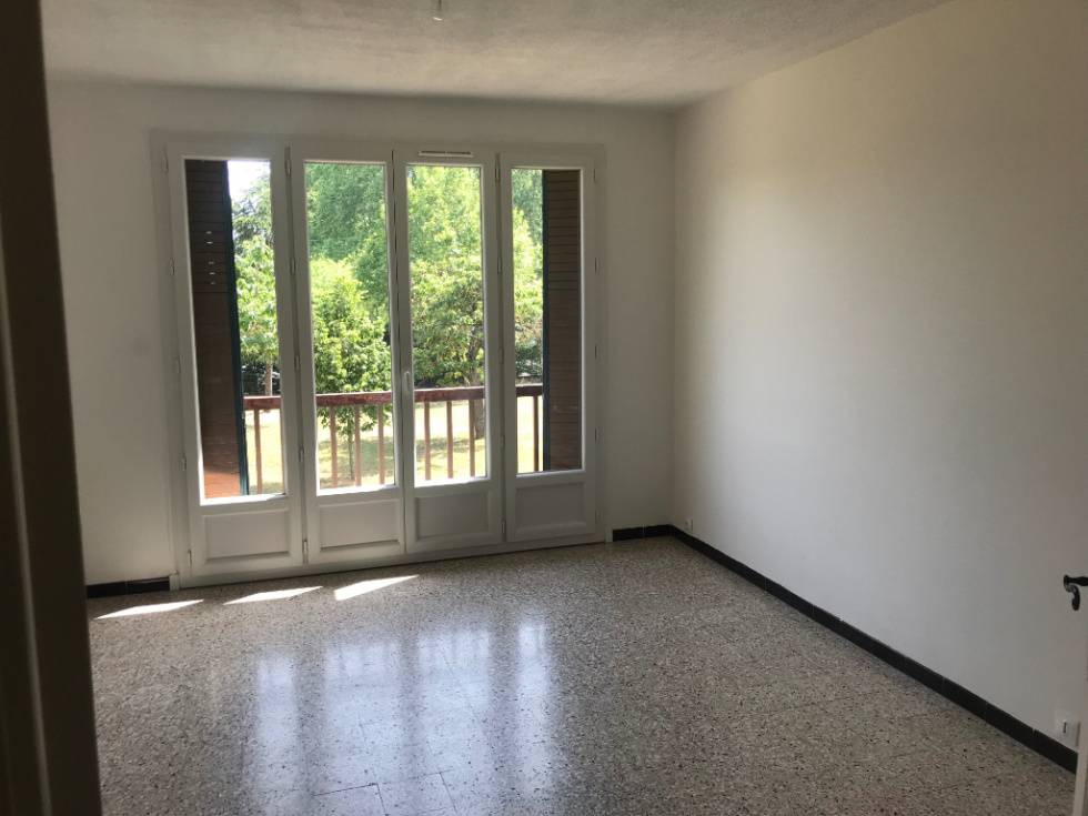 Location Aix proche centre appartement de type 3 avec parking, cave, libre