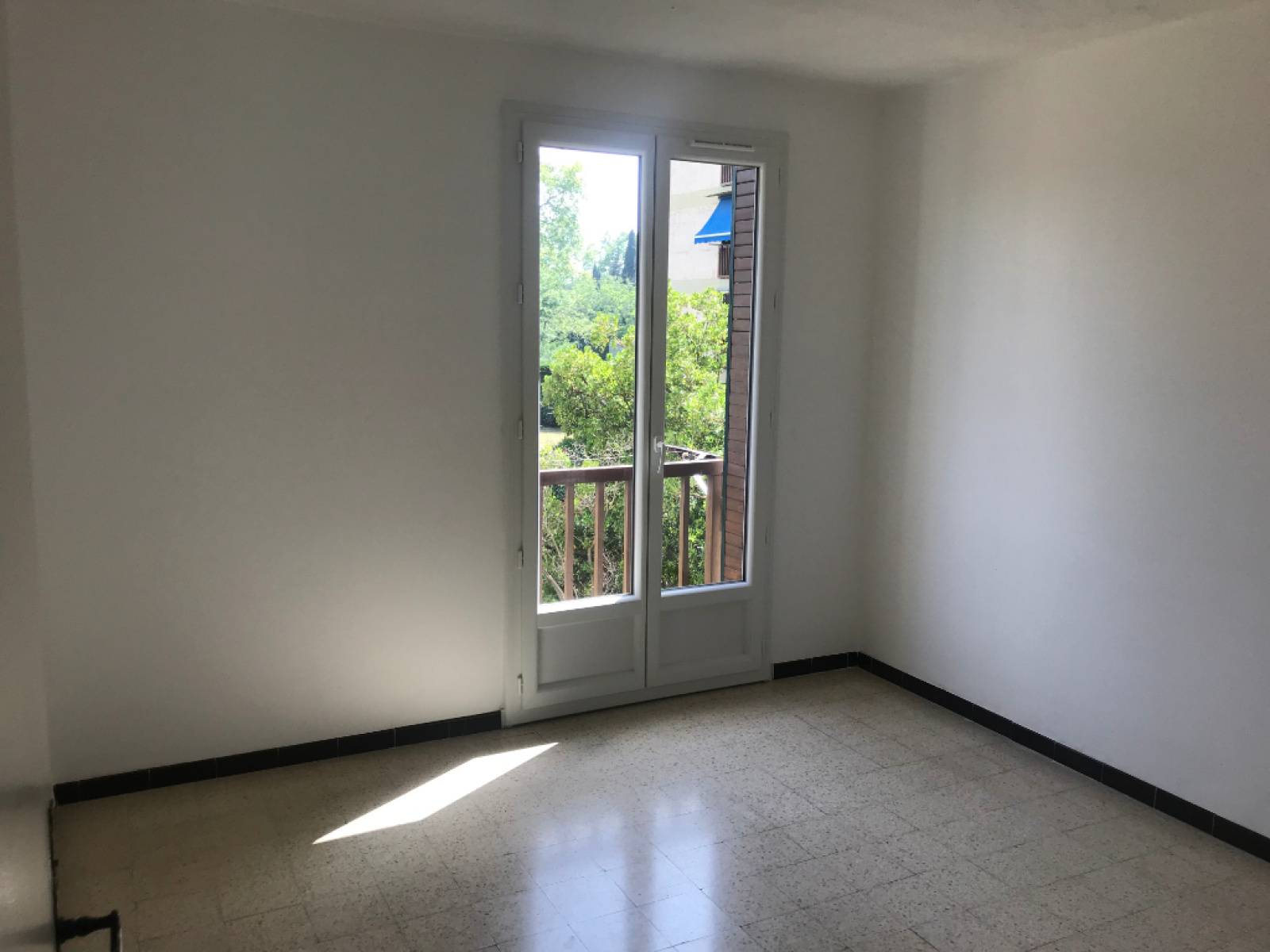 Location Aix proche centre appartement de type 3 avec parking, cave, libre
