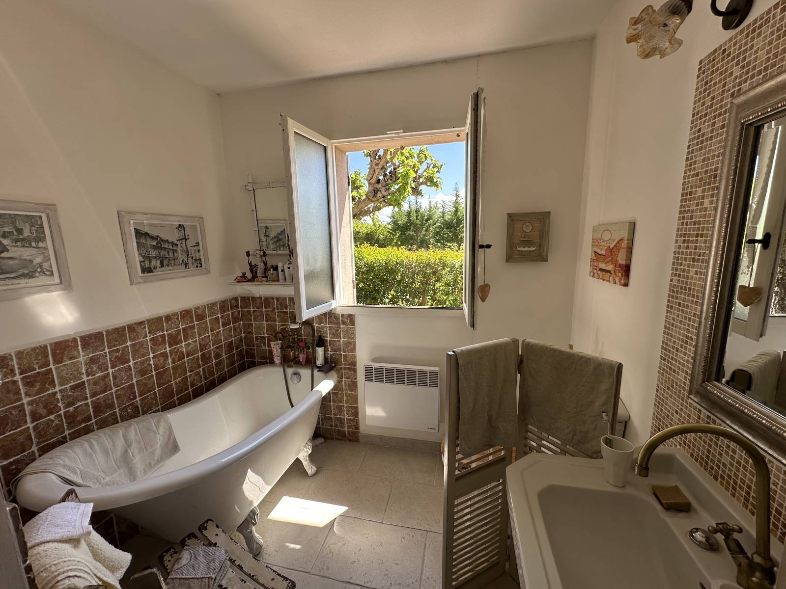 la salle de bain du rez de chaussée