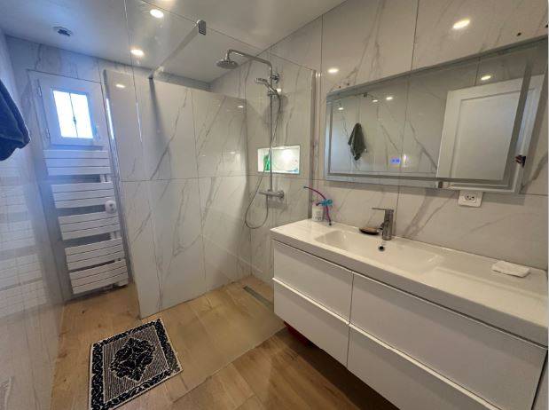 la salle d'eau carrelage marbré