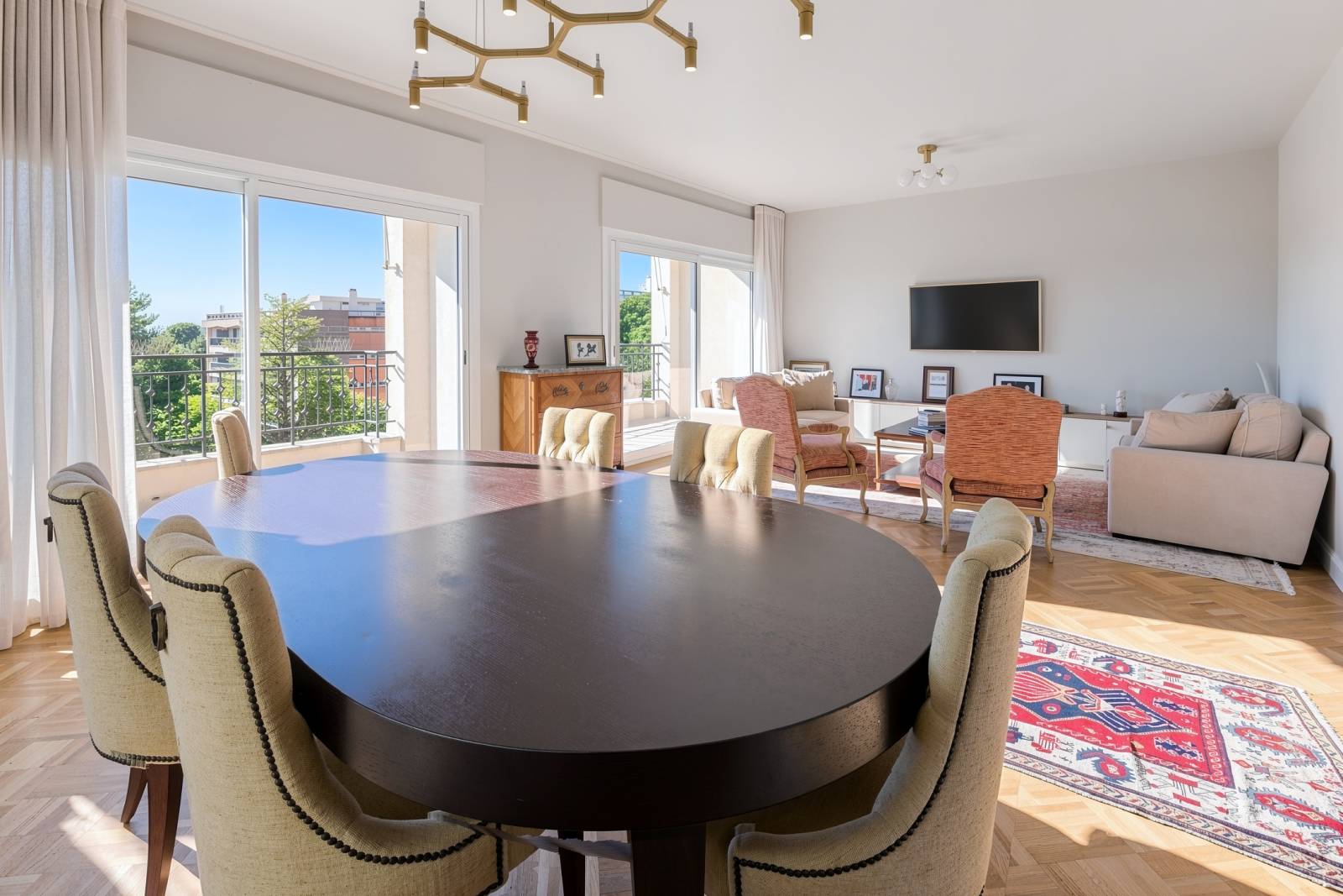 le volume du séjour avec la salle à manger