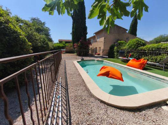 vue de la piscine en eau