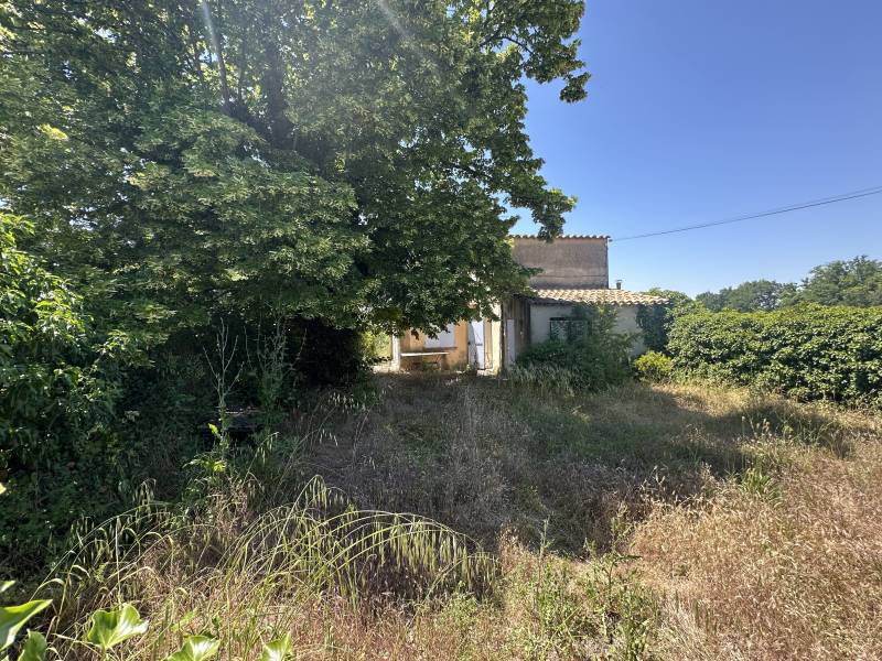 Maison ancienne à rénover avec permis de construire et grand terrain à vendre Aix nord proche Puyricard