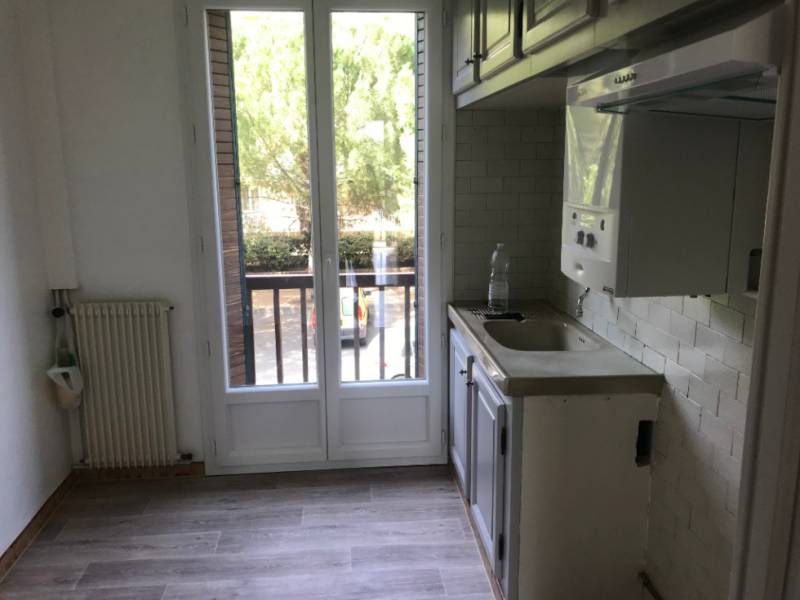 Location Aix proche centre appartement de type 3 avec parking, cave, libre
