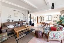 la profondeur du séjour salon avec poele à bois 