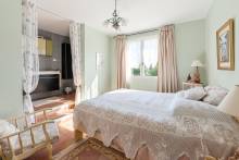 la chambre avec salle d'eau attenante