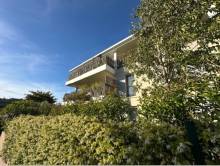 laz façade de l'immeuble très ensoleillée