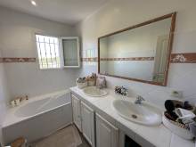 la salle de bain de l'étage
