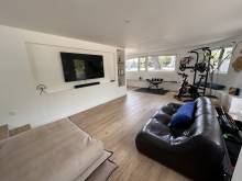 la salle de jeu séparée du reste de la maison