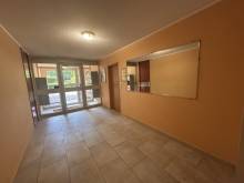 Hal d'entrée de l'immeuble bien tenu