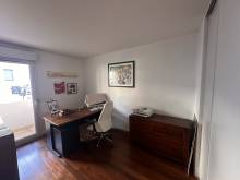 la chambre transformée en bureau