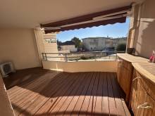 la vue depuis la terrasse qui peut être protégée par le store