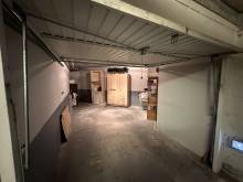 le volume du garage qui a un renfoncement qui sert de cave