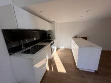 Cuisine équipée blanche appartement rénové Aix