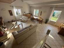 vue depuis l'escalier sur les fenetres donnant coté sud