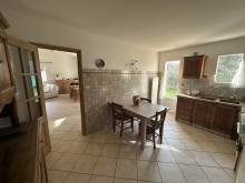 Autre angle de vue de la cuisine aménagée