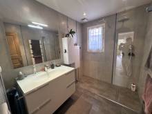 la salle d'eau avec douche à l'italienne