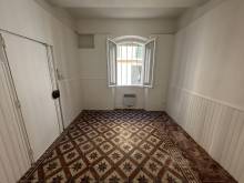 le séjour a des carreaux de ciment ancien au sol