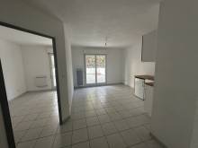 vue depuis l'entrée sur séjour et accès chambre