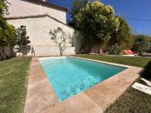 le coté piscine très protégé et sans vis à vis