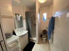 la salle d'eau avec wc