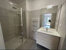 la salle d'eau avec douche à l'italienne