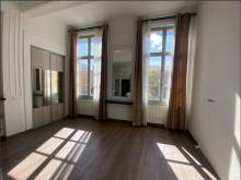 le sejour plein sud importante hauteur sous plafond