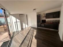 vue de la cuisine dans le séjour