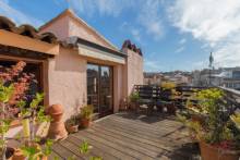 La terrasse exposée sud vue coté façade