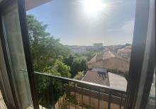 la vue depuis le séjour sur les maisons environnantes et sans vis à vis