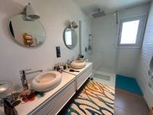 la salle d'eau rénovée en contemporain